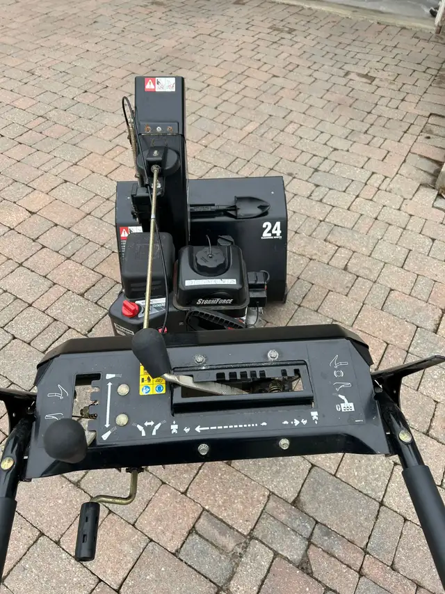 Ariens Sno-Tek 24E 24-inch Gas Snowblower - Photo 5