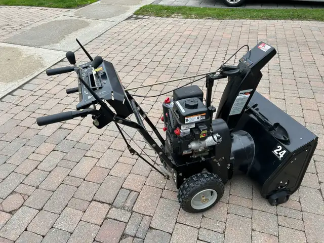 Ariens Sno-Tek 24E 24-inch Gas Snowblower - Photo 6