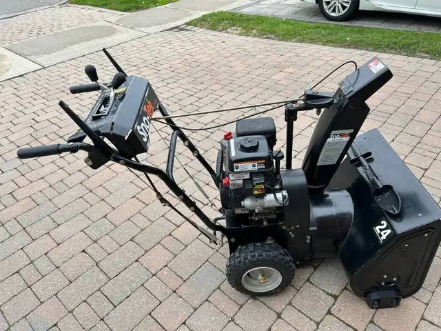 Ariens Sno-Tek 24E 24-inch Gas Snowblower - Photo 7