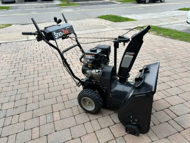 Ariens Sno-Tek 24E 24-inch Gas Snowblower - Photo 9