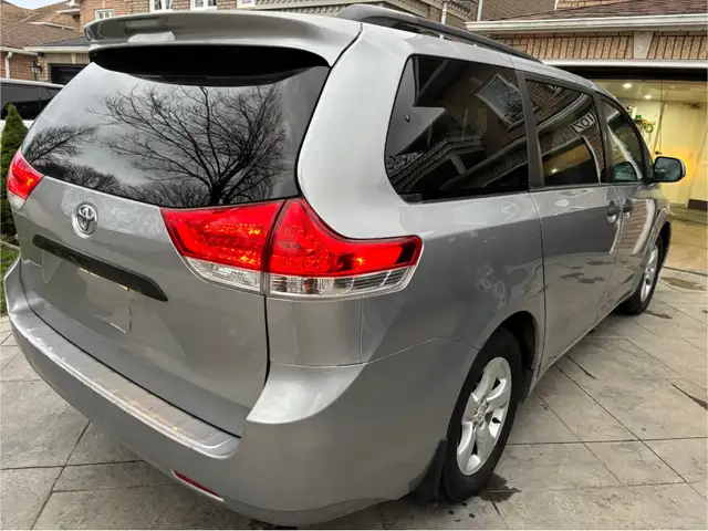 2013 Toyota Sienna - Photo 5