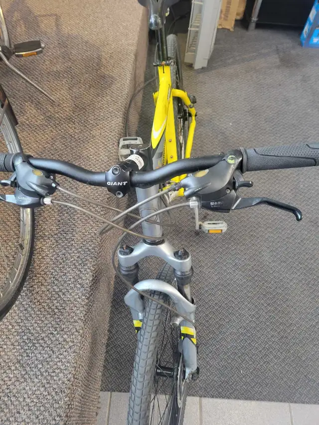 Giant Yukon Yellow Bicycle - Photo 3