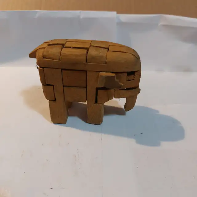 Wooden Burr Elephant Puzzle - Photo 2