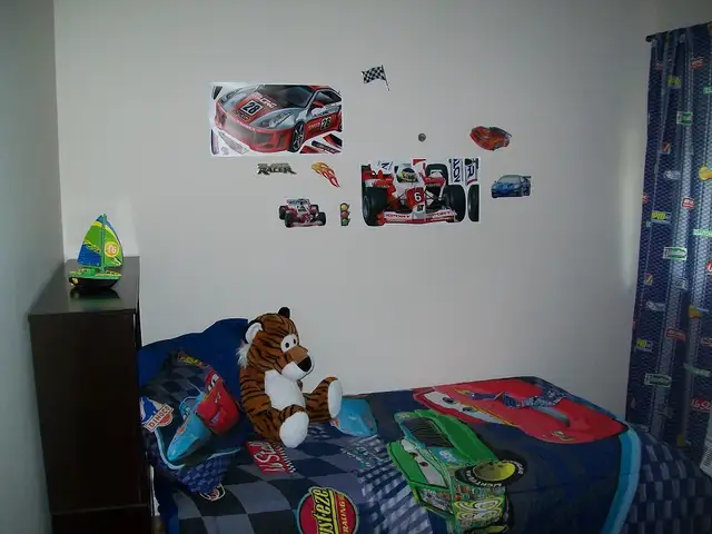 BEAUTIFUL 3 BEDROOM TOWNHOUSE with 1 MONTH FREE RENT - Photo 5