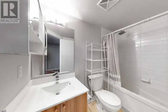 Yonge-Finch Condo 2 Bed 2 Bath 1 Parking at Subway station for r - Photo 2