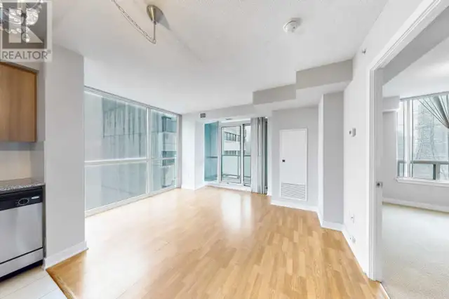 Yonge-Finch Condo 2 Bed 2 Bath 1 Parking at Subway station for r - Photo 3