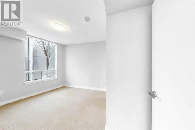 Yonge-Finch Condo 2 Bed 2 Bath 1 Parking at Subway station for r - Photo 6