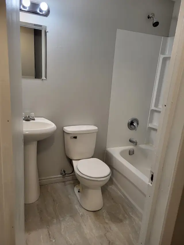 162 Charlotte St, West, #12 - Photo 3