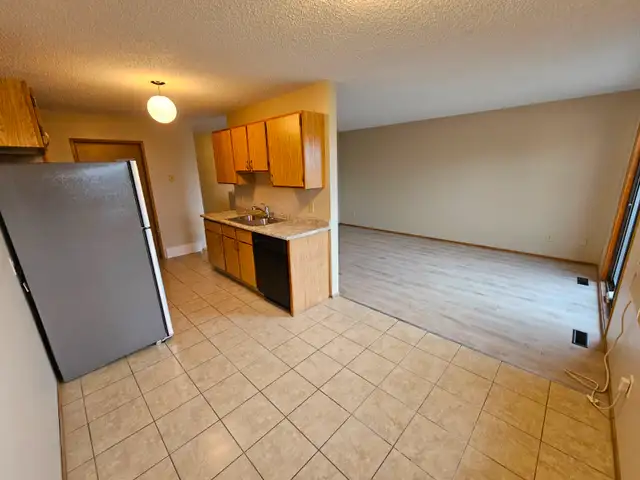 Beautiful 2 Bedroom Condo call to apply 306-960-5282 - Photo 3