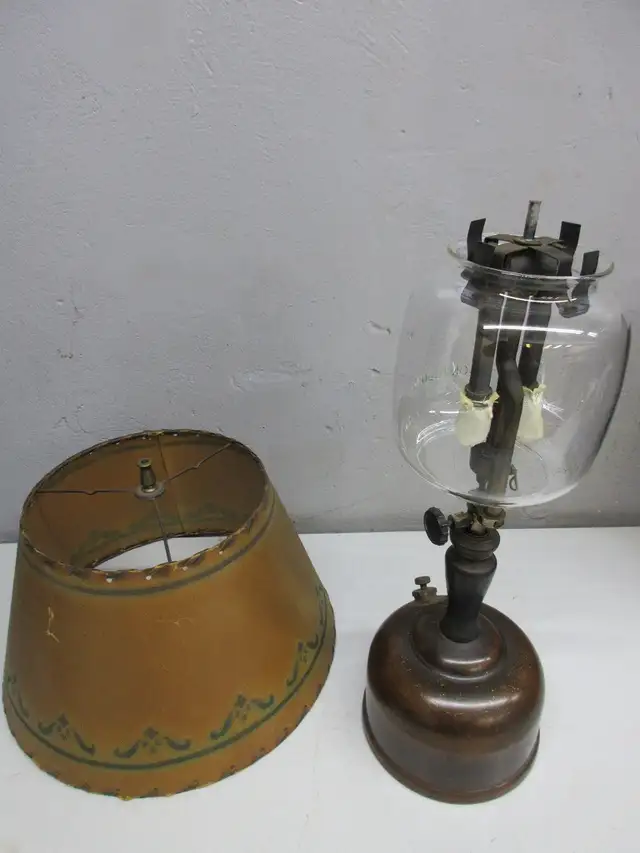 Canadian Coleman 128C Lamp With 355 & Shade - $300 - Photo 4