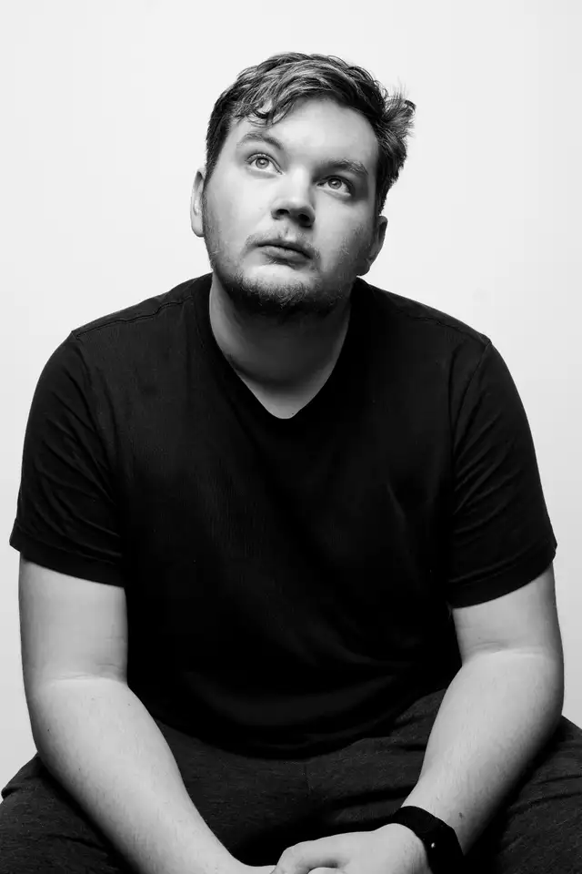 Offering to take Outdoor/Studio Portraits! - Photo 4