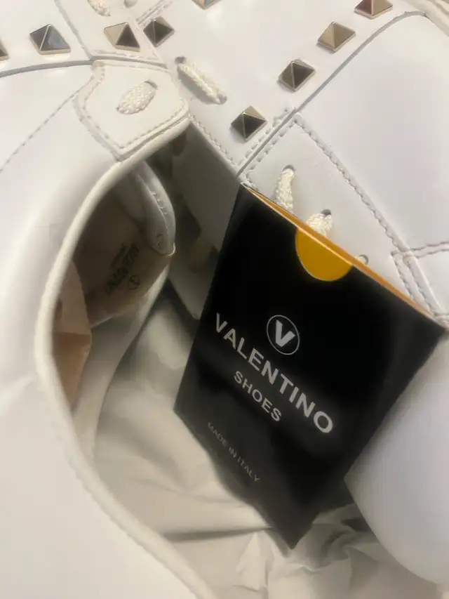 YORKVILLE GARAGE SALES - MENS DESIGNER SNEAKERS, TOPS, JERSEYS