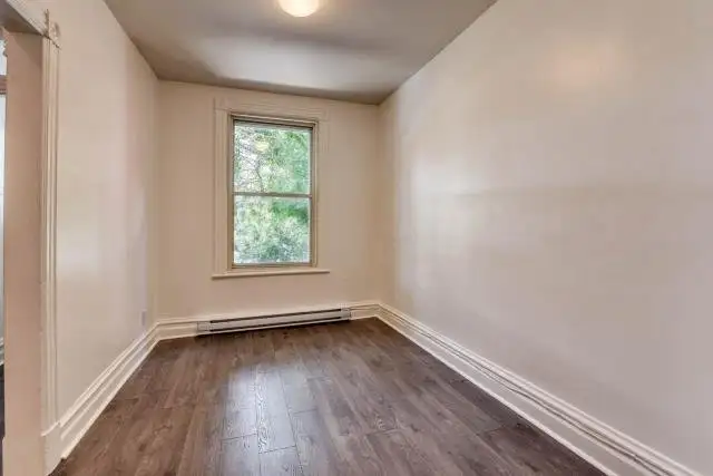 Super 3-1/2  2me Av. et Masson. (Rosemont-La Petite-Patrie)) - Photo 3