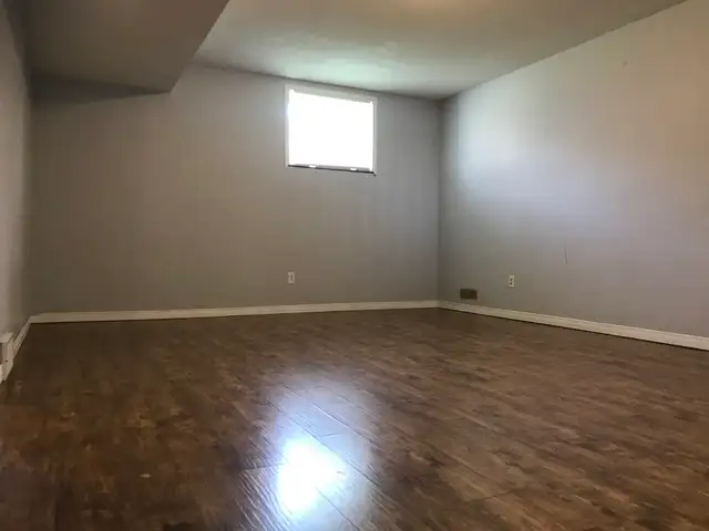 3 rooms Fanshawe student house on Thurman May 1, 2026 ALL INCLSV - Photo 4