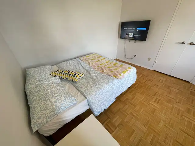 Private Furnished Room - 01-May - Male - Downtown Toronto - Photo 2