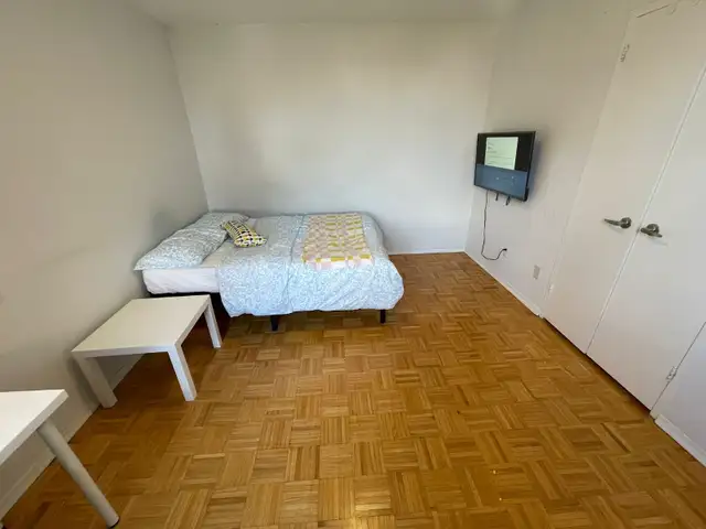 Private Furnished Room - 01-May - Male - Downtown Toronto - Photo 5