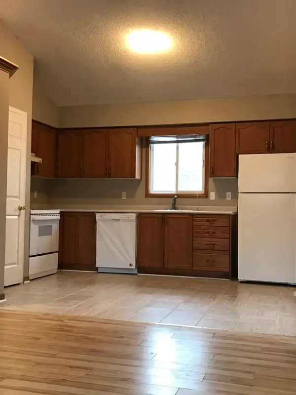 1 Female Fanshawe Student all girls house on Thurman May 1, 2026 - Photo 3