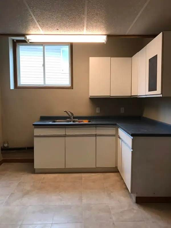 1 Female Fanshawe Student all girls house on Thurman May 1, 2026 - Photo 5