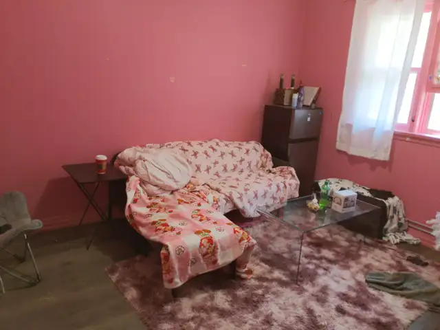 Sheppard & Kennedy, NO parking, coined laundry, near go station - Photo 2