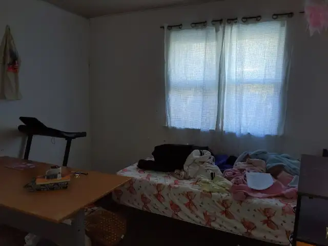 Sheppard & Kennedy, NO parking, coined laundry, near go station - Photo 3