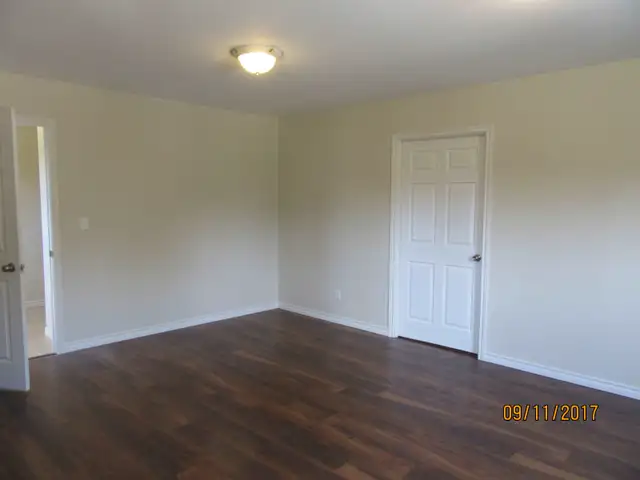 One Bedroom Apartment for Rent - Photo 6