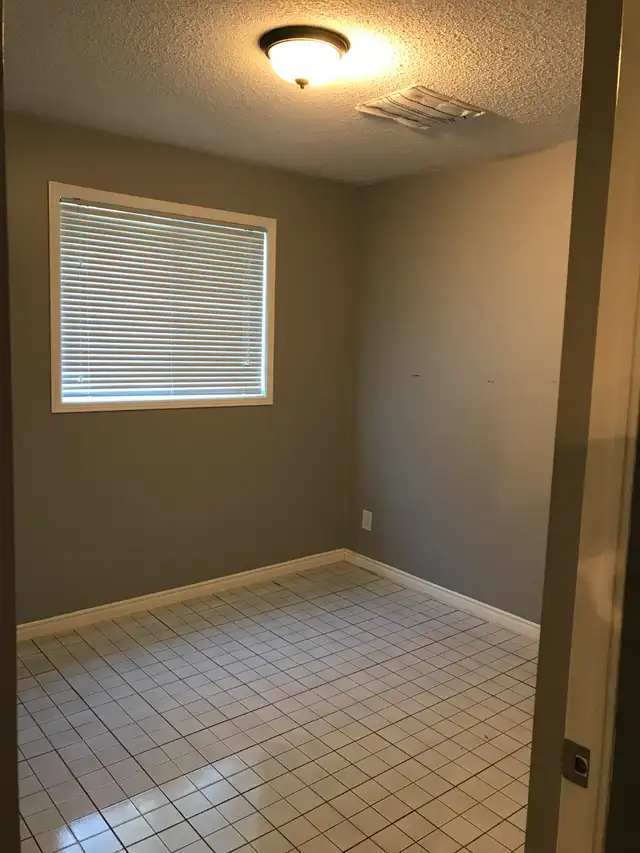 2 BEDROOM GROUND LEVEL HOME UNIT FOR RENT - Photo 2