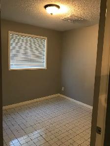 2 BEDROOM GROUND LEVEL HOME UNIT FOR RENT - Photo 2