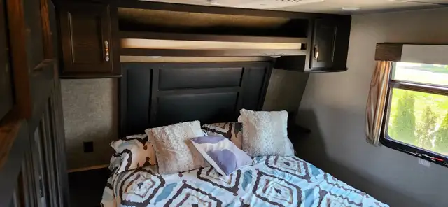 For Sale:2017 Keystone Impact 5th wheel toy hauler 36 ft. - Photo 2