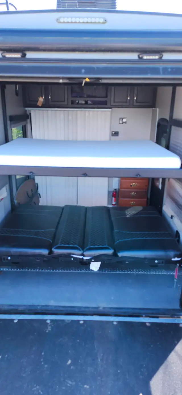 For Sale:2017 Keystone Impact 5th wheel toy hauler 36 ft. - Photo 4