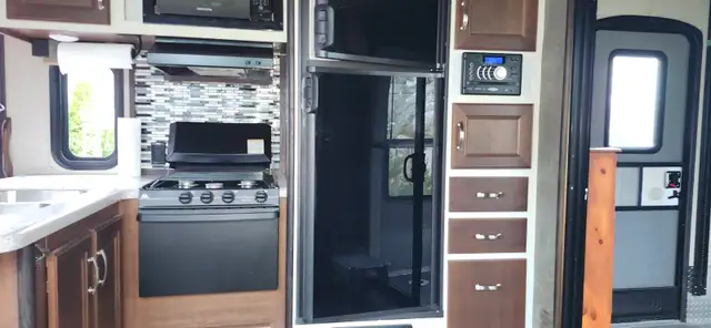 For Sale:2017 Keystone Impact 5th wheel toy hauler 36 ft. - Photo 8