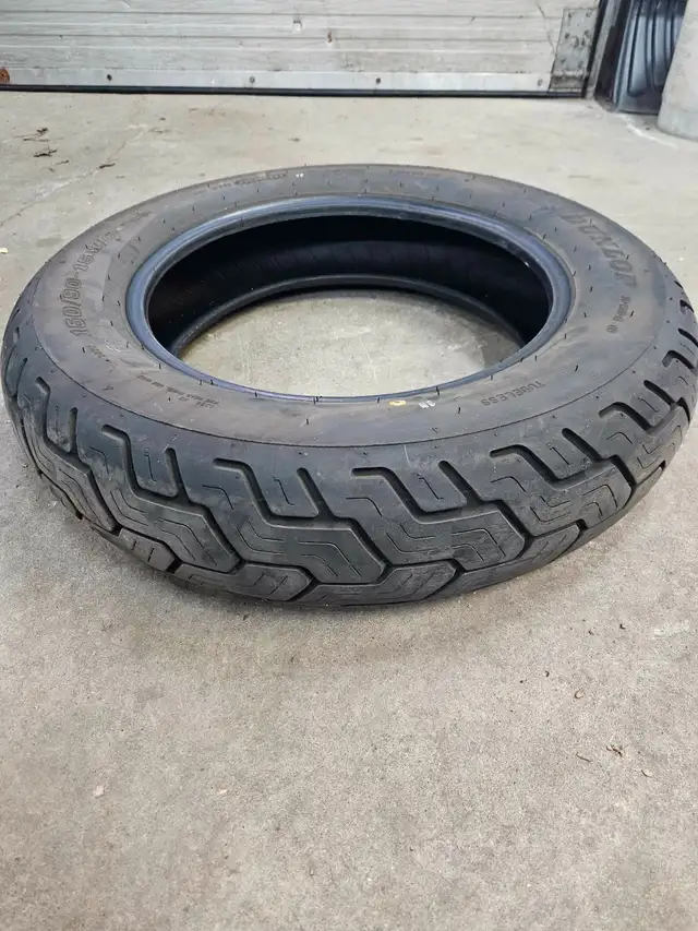 Dunlop D404 Pneu moto arrière 150/90-15 Presque neuf