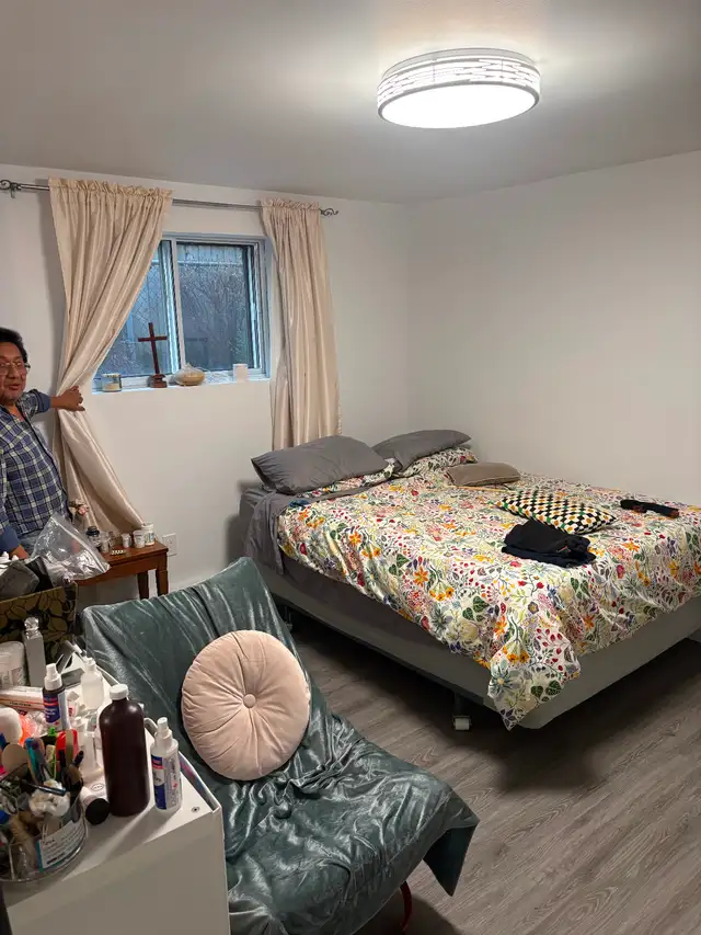 3 1/2 completement renove ,stores 1235$ college bois de boulogne - Photo 3