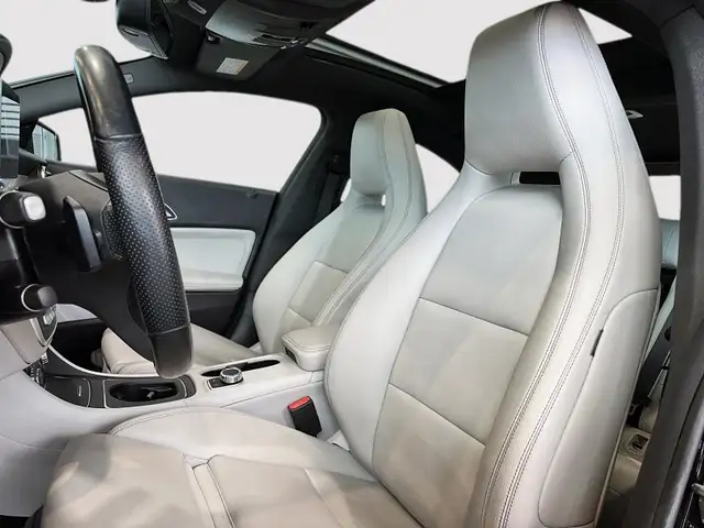 2019 Mercedes-Benz CLA250 4MATIC Coupe Outstanding value! Highly - Photo 3