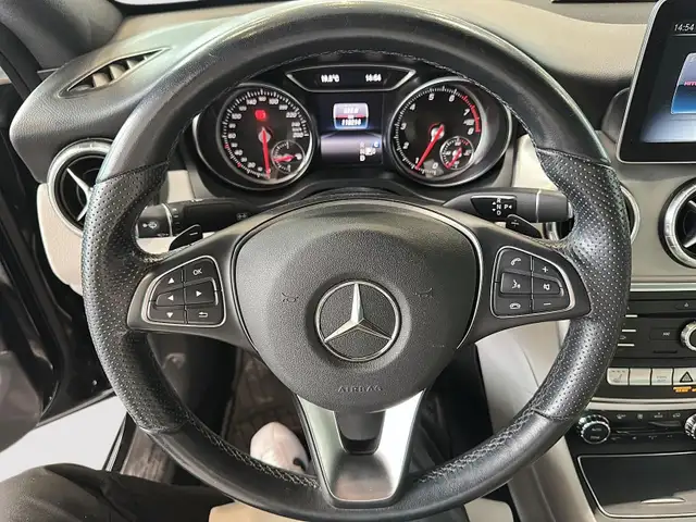 2019 Mercedes-Benz CLA250 4MATIC Coupe Outstanding value! Highly - Photo 10