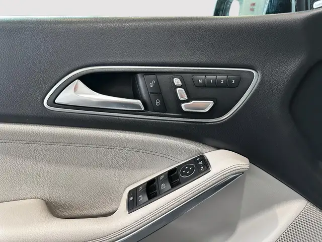 2019 Mercedes-Benz CLA250 4MATIC Coupe Outstanding value! Highly - Photo 11