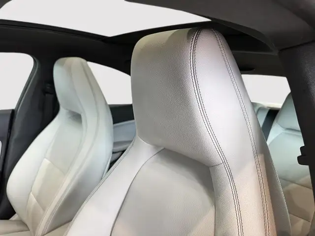 2019 Mercedes-Benz CLA250 4MATIC Coupe Outstanding value! Highly - Photo 13