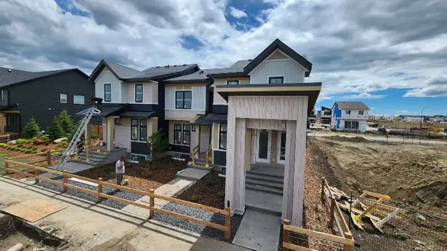 Siding Crew looking for work - Photo 4