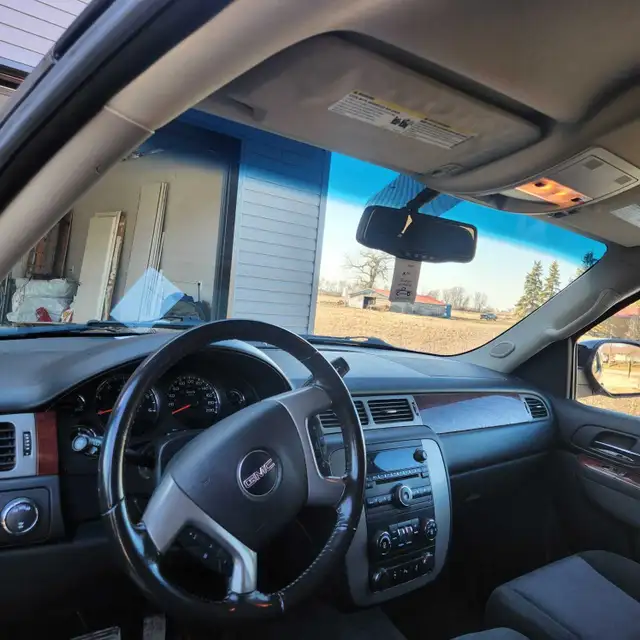 2014 Yukon XL 9 seater - Photo 3