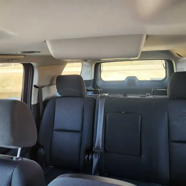 2014 Yukon XL 9 seater - Photo 5