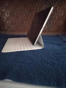 IPad 12.9 , 5th Generation , WiFi , 1Tb , Magic keyboard