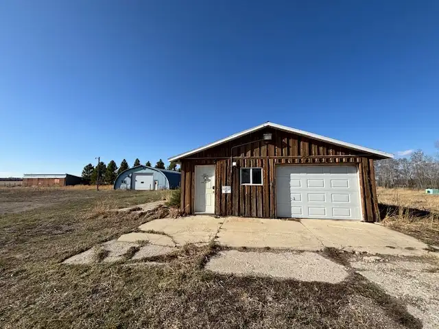 Acreage Home Rental Separate Yard with Quonset and Garage - Photo 15