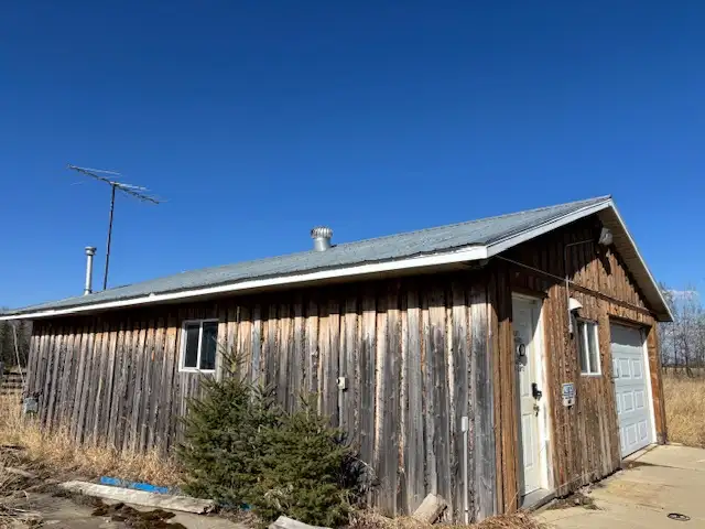 Acreage Home Rental Separate Yard with Quonset and Garage - Photo 19