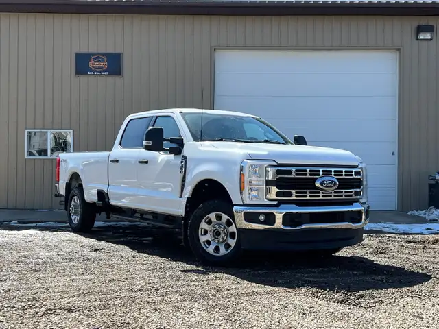 2023 Ford F-350 XLT 7.3L - Photo 2