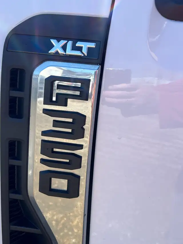 2023 Ford F-350 XLT 7.3L - Photo 4