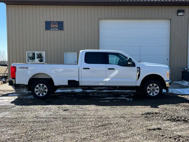 2023 Ford F-350 XLT 7.3L - Photo 5
