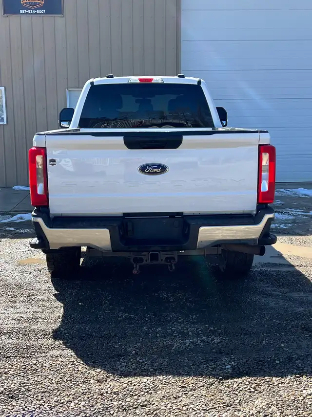 2023 Ford F-350 XLT 7.3L - Photo 6