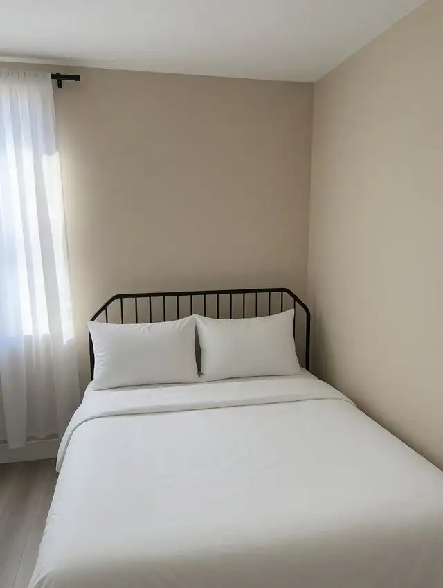 For Sublease – Bright Main Floor Near UoA 8Beds 3Baths - Photo 3