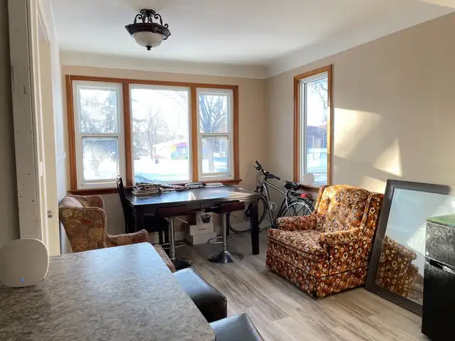 For Sublease – Bright Main Floor Near UoA 8Beds 3Baths - Photo 4