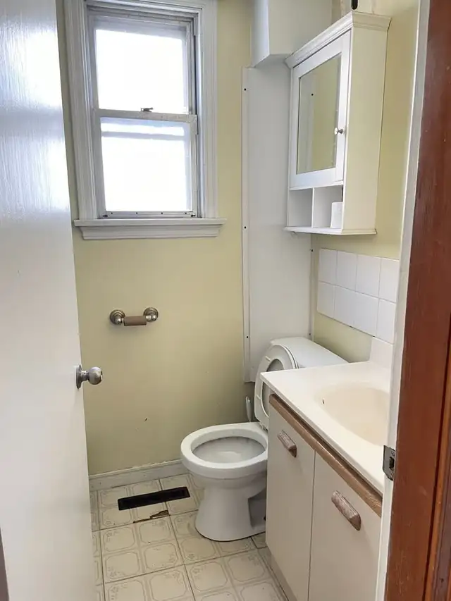 For Sublease – Bright Main Floor Near UoA 8Beds 3Baths - Photo 6