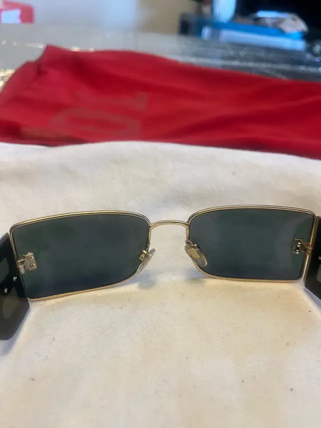 $150 DESIGNER SALES - BURBERRY, GIUSEPPE, GUCCI, VALENTINO - Photo 2